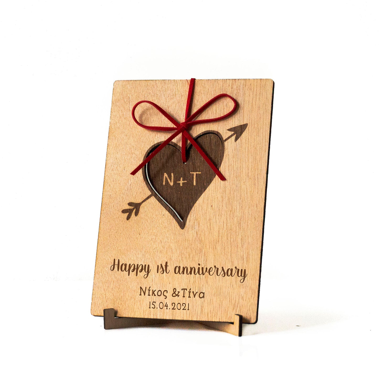 Δώρο επετείου με ονόματα ξύλινη κάρτα με καρδιά