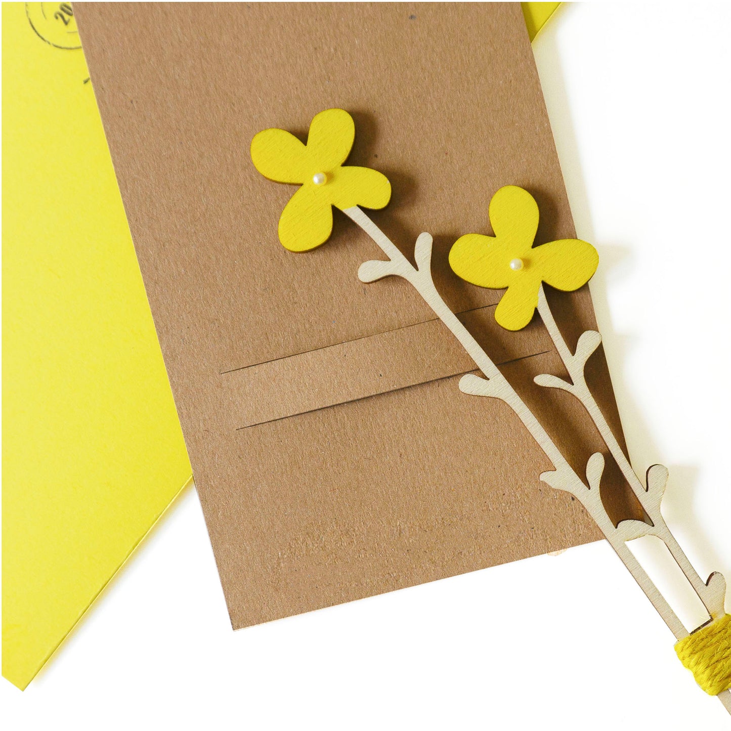 Κάρτα-ξύλινο λουλούδι με μαγνητάκι κίτρινο