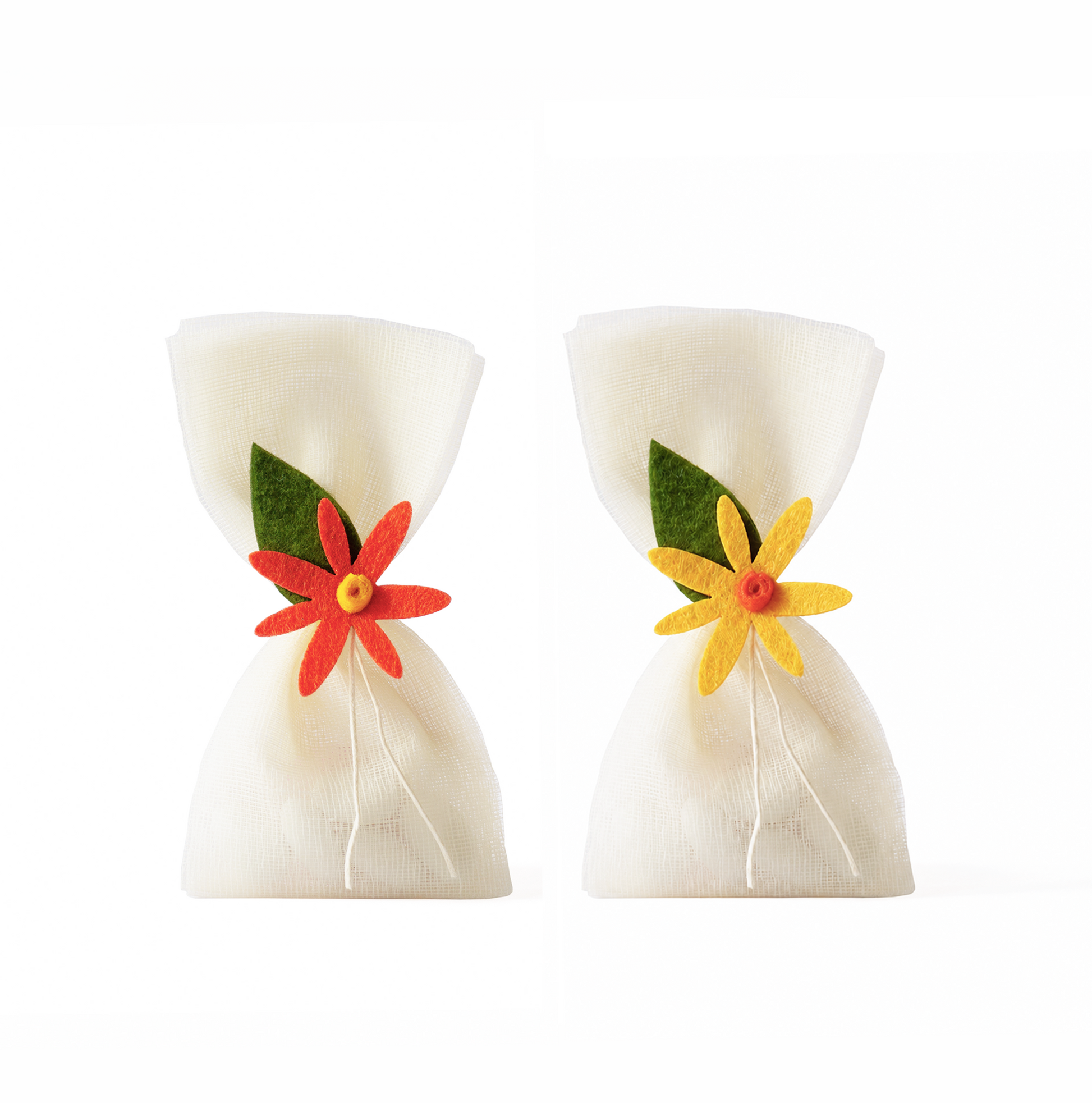 Χειροποίητη μπομπονιέρα βάπτισης με handmade daisy flower και εκρου τούλι