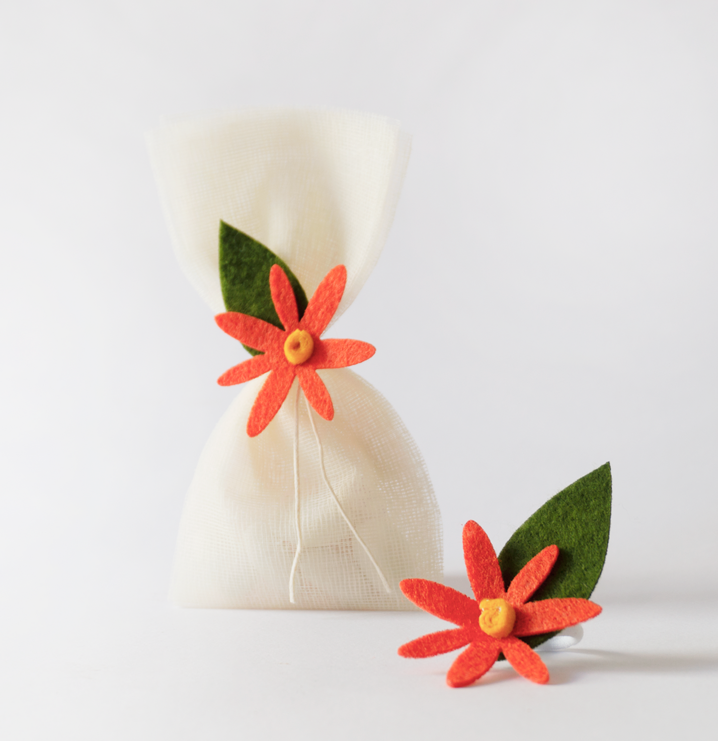 White daisy baptism favor πορτοκαλί με floral design